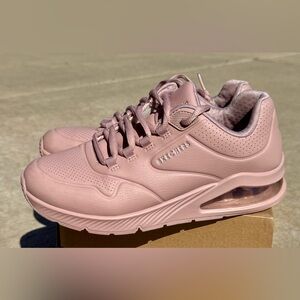 Skechers Women's Blush Sneakers Size 6